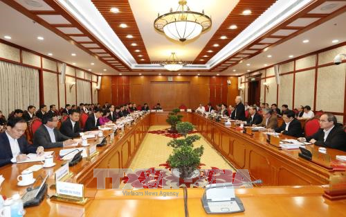 Party leader works with Hanoi Party Committee
