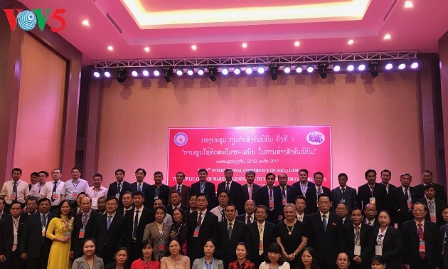 Vietnam attends workshop on socialism in Laos 