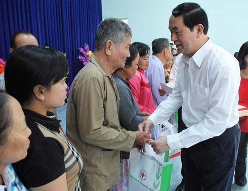 Vietnam Red Cross Society hosts Lunar New Year charity program