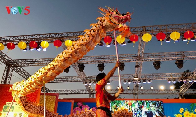 Spring festival opens on 15th night of first lunar month