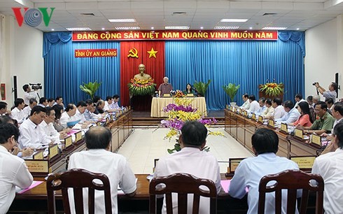 Party leader works with An Giang on socio-economic development, political system 