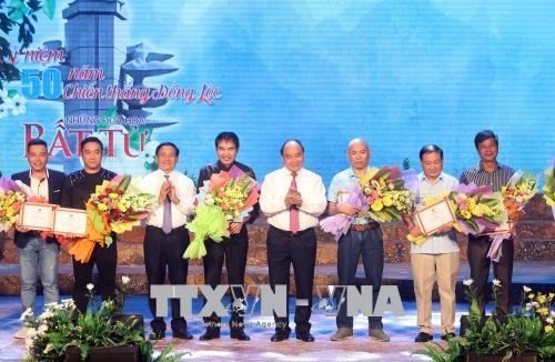 Awards given to winners of song writing contest to honor martyrs 