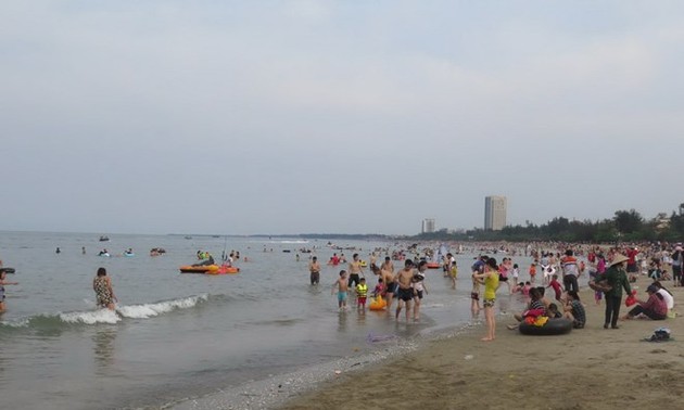 Phan Thiet, Vung Tau draw tourists on National Day