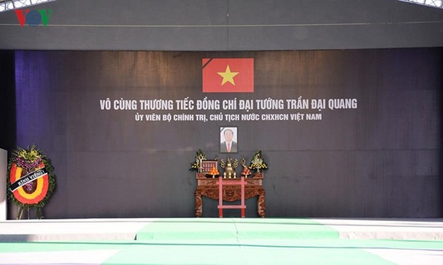 Vietnamese mourn President Tran Dai Quang 
