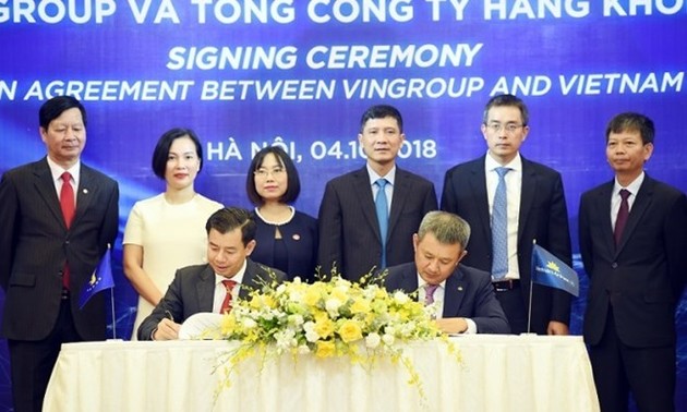 Vietnam Airlines, Vingroup cooperate in combined aviation, tourism products
