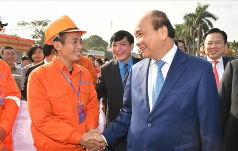 PM attends Tet program with workers, inaugurates Memorial House of Nguyen Duc Canh
