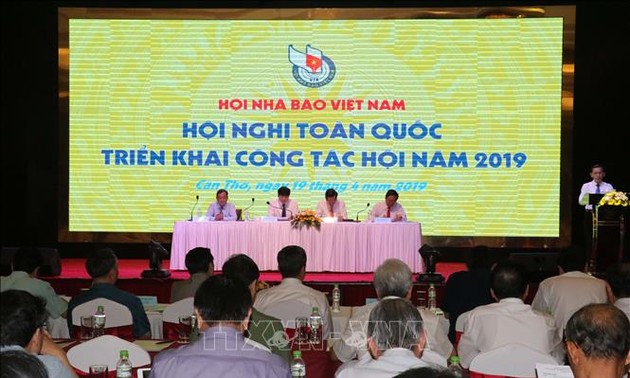 Vietnam Journalists Association praised for protecting national interests  