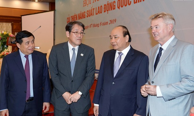 PM attends conference on improving national labor productivity