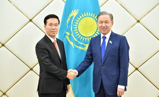 Politburo member Vo Van Thuong visits Kazakhstan