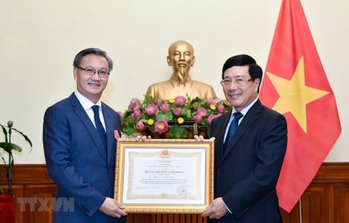 First-class Labor Order presented to outgoing Lao Ambassador