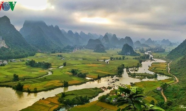 Magnificent aerial view of Cao Bang’s mountains, waterfalls 