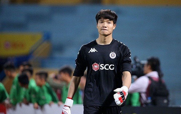 Hanoi FC to renew contract with goalie Phi Minh Long