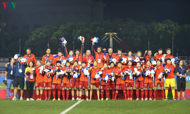 Vietnam ranks 2nd on SEA Games Day 8, women football wins gold 