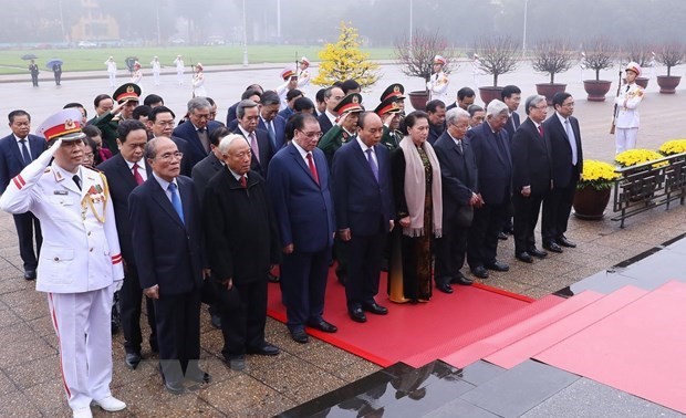 Party, State leaders pay tribute to President Ho Chi Minh