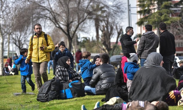 Greece cuts financial aid for refugees