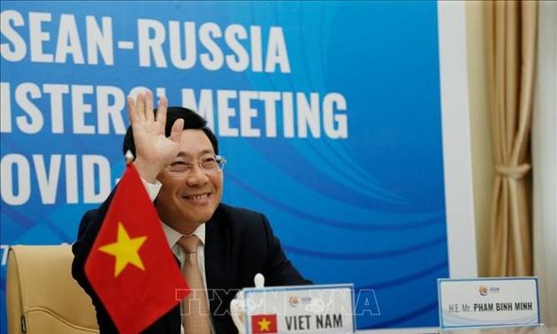 Vietnam suggests ASEAN, Russia strengthen cooperation, co-exist with COVID-19 risks 