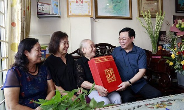 Hanoi to give Lunar New Year gifts worth 16 million USD to the poor, social beneficiaries
