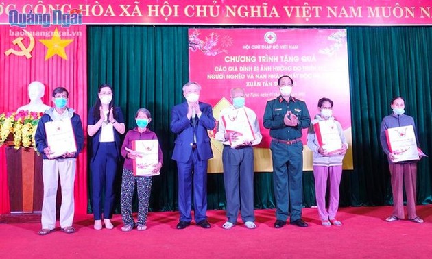 Party, State leaders pay Lunar New Year visits to Son La, Quang Ngai, HCM City