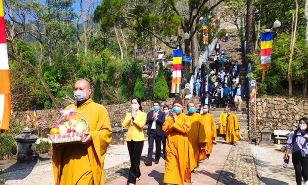Buddhist Sangha prays for national peace, harmony