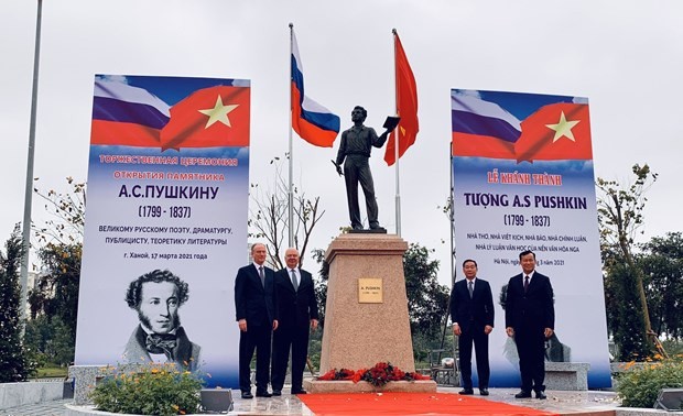 Statue of Russian poet inaugurated in Hanoi