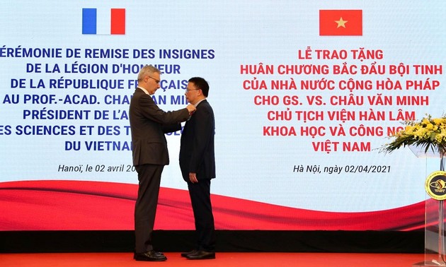 Prof. Chau Van Minh awarded France’s Legion of Honor 