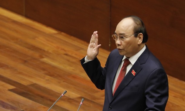 Nguyen Xuan Phuc sworn in as President of Vietnam 