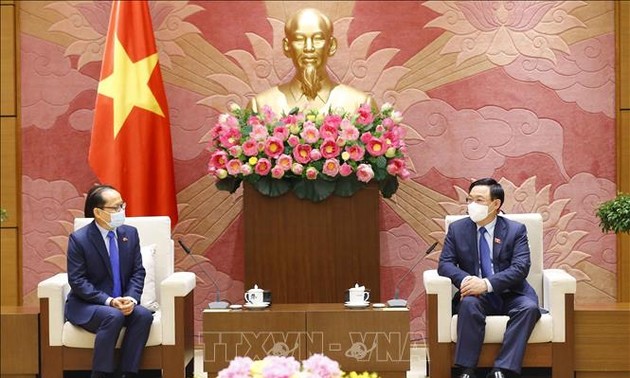 Vietnam prioritizes strengthening relations with Cambodia