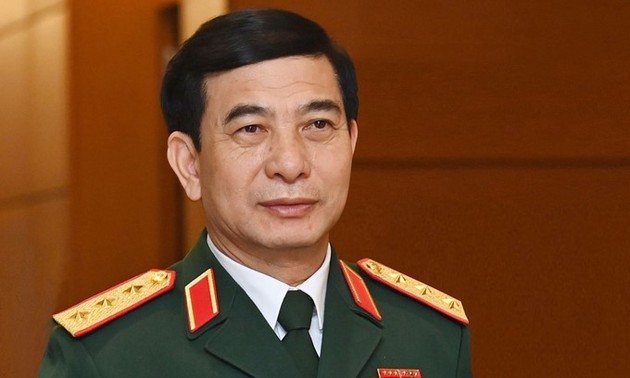 Vietnam calls for early finalization of COC