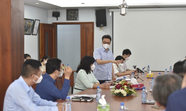 Deputy PM inspects COVID-19 prevention at production, trade, service facilities in Ho Chi Minh City