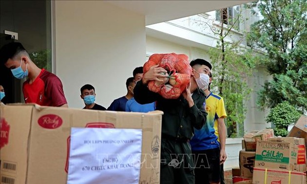 Human and equipment support for southern provinces to fight pandemic