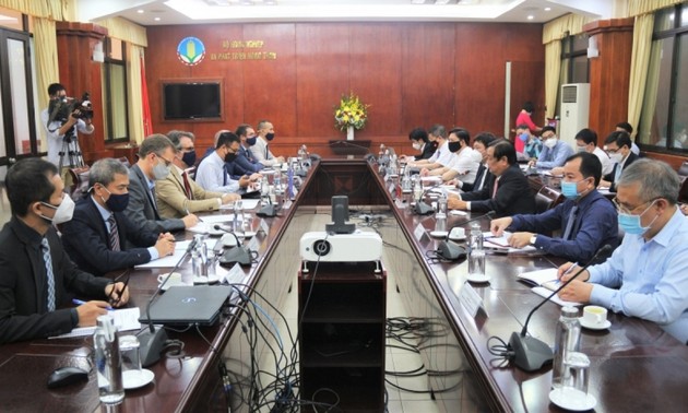 Minister asks EU to consider removing yellow card on Vietnam’s seafood export 