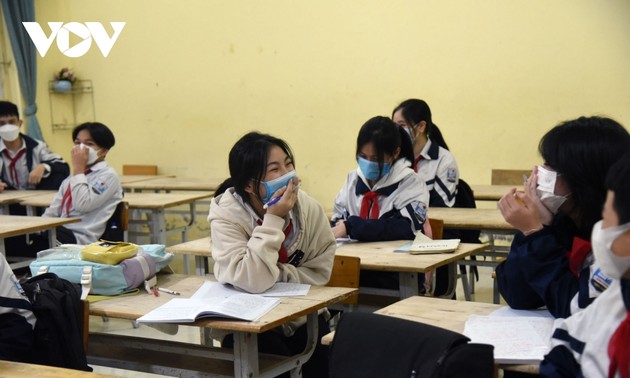 Primary and secondary students in Hanoi to return to school from Feb 10
