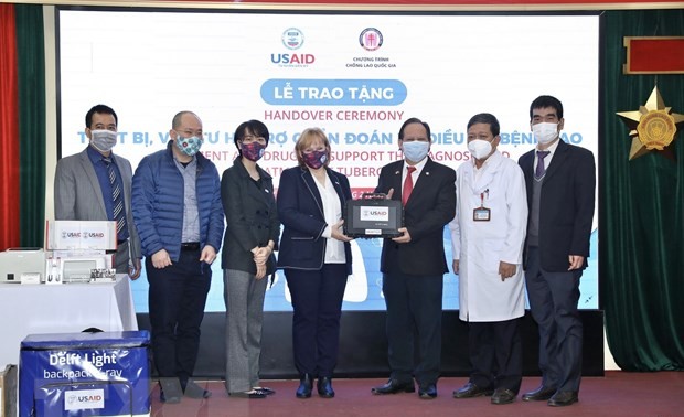 US donates rapid TB diagnostic machine, treatment drug to Vietnam