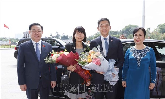 Singapore parliament speaker wraps up his official visit to Vietnam