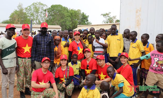 Vietnamese blue beret doctors help South Sudanese people