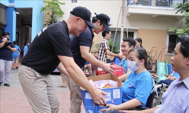 New Zealand businesses donate fruit boxes to children, women in Ho Chi Minh City