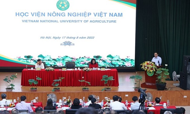 PM urges for experience-innovation combination to develop agriculture