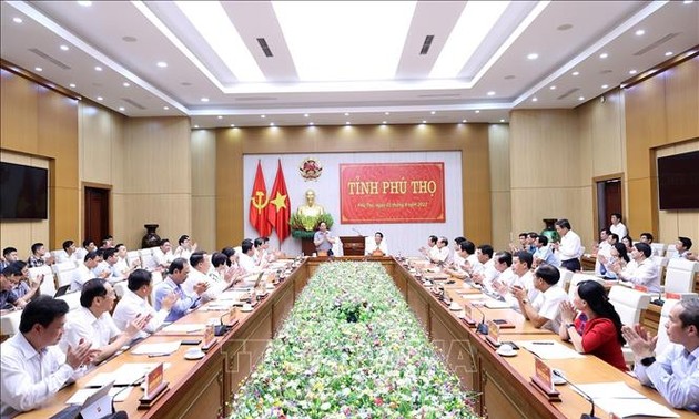 Prime Minister works with leaders of Phu Tho province