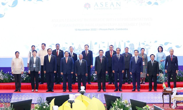 ASEAN strengthens connectivity with partners