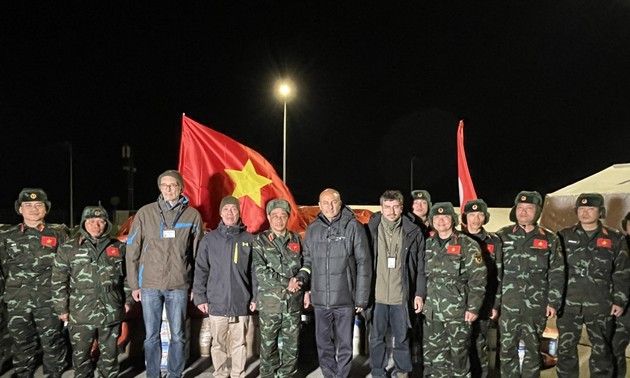 Vietnam People's Army rescue team give relief aid to Turkey