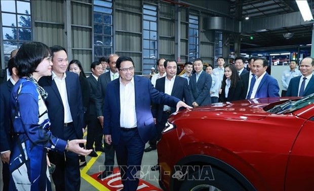 PM visits socio-economic facilities in Hai Duong 