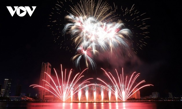 Da Nang International Fireworks Festival closes with France becoming winner 