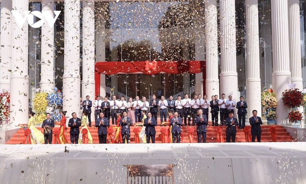Ho Guom Theater inaugurated in the heart of Hanoi