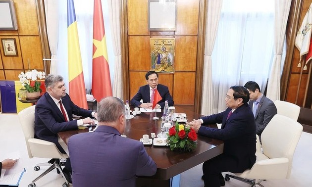 Vietnamese, Romanian PMs discuss major directions to advance cooperation 