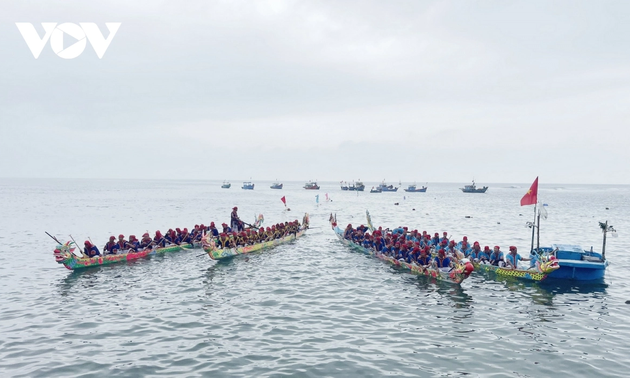 Century-old boat racing festival brightens up Ly Son island 