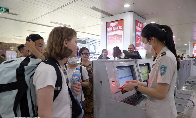 Foreign visitors to Vietnam top 6 million in 4 months 
