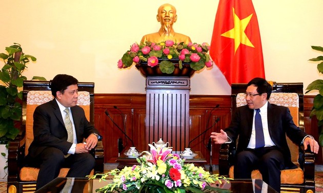 越南政府副总理兼外交部长范平明会见泰国和菲律宾驻越大使