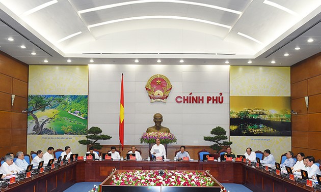 越南政府举行5月工作例会