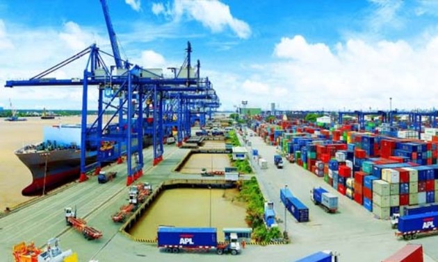 阮春福总理：工贸部门力争出口增长10%