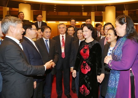阮氏金银出席第一次红河平原和北部沿海各省市人民议会常委会会议  